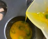 Foto langkah ke 2 dari resep Cheese Egg Muffin.