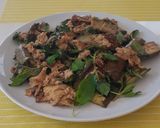 รูปขั้นตอนการทำที่ 3 ของ "มะเขือยาวผัดไข่ใบกะเพรา" Stir Fried Eggplant with Eggs&Basil