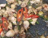 รูปขั้นตอนการทำที่ 3 ของ ข้าว กะเพราไก่ไข่ดาว