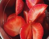 A picture of step 1 of Strawberry banana smoothie.
