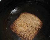 Foto del paso 1 de la receta: Tostada con huevo y queso