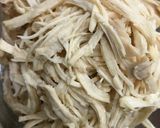 Hình bước làm 2 của món Gà khô lá chanh