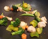 A picture of step 4 of Sweet Chilli Chicken.