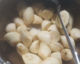 A picture of step 1 of Chè Chuối (Vietnamese Banana and Sweet Potato Dessert).