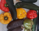 Foto del paso 3 de la receta: Calabacín, berenjena y pimientos tricolor rellenos gratinados