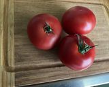 Une image de l'étape 1 de Salade de carottes et tomates aux raisins.