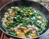 Foto langkah ke 4 dari resep Cah Kacang Panjang Bakso Tahu.