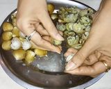 A picture of step 2 of Stuffed clams gravy.