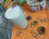 A picture of step 8 of Almond fig milk shake.