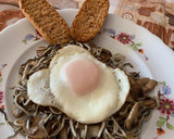 Foto del paso 6 de la receta: Huevos con gulas y champiñones