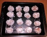 Foto del paso 5 de la receta: Albóndigas al horno rellenas de jamón con salsa de champiñones