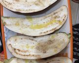 Foto langkah ke 1 dari resep Grilled Eggplant with Yogurt Sauce and Tomato.