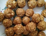 A picture of step 2 of Till goodh (jaggry) ke laddoo.