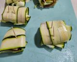 Foto del paso 3 de la receta: Rollos de calabacín con jamón y queso