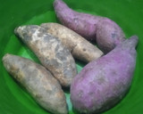 Foto langkah ke 1 dari resep Tela Ungu dan Tela Kuning Kukus.