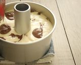 A picture of step 13 of Cocoa Marble Chiffon Cake.