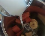 A picture of step 2 of Papaya milk smoothie.