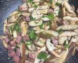 Foto del paso 2 de la receta: Setas shiitake salteadas con jamón