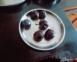 A picture of step 5 of Rich in antioxidant dark chocolate walnut dry fruits crispy ball.