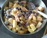 Une image de l'étape 1 de Crumble myrtille pomme pécan.
