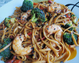 Foto del paso 6 de la receta: Noodles con langostinos y verduras