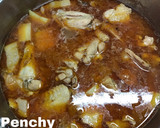 Foto del paso 3 de la receta: Guiso de pollo con picada, ibéricos y vino dorado