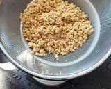 Une image de l'étape 1 de Galettes de quinoa, courgettes et parmesan.
