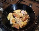 Foto del paso 4 de la receta: Pollo con vino y cerveza