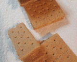 A picture of step 1 of Graham Snacker.