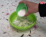 Foto langkah ke 1 dari resep Onion Rings (Bawang Bombay Crispy).