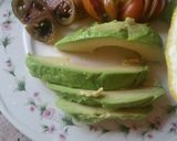 Foto del paso 3 de la receta Tostadas con ajo restregado, tomate y aguacate 🥑