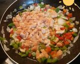 Foto del paso 3 de la receta: Berenjenas rellenas de salmón y mejillones