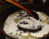 Foto del paso 2 de la receta: Canastitas de espinaca, salsa blanca y queso 
