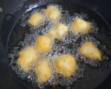 A picture of step 5 of Dahi vada.