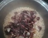 Foto del passaggio 6 della ricetta Risotto al Radicchio sfumato al vino Rosso