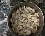 A picture of step 1 of Peeling garlic.