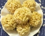 A picture of step 4 of Murmura ladoo.