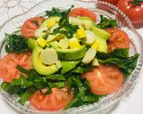 Foto del paso 1 de la receta: Ensalada con tomates🍅 Manzana 🍏 Palta 🥑Palmitos Espinacas 🥗