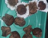 Foto langkah ke 1 dari resep Bola - Bola Coklat (modifikasi cup cake bantat).