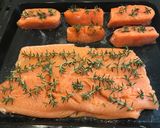 Foto del paso 2 de la receta: Salmón en leche de coco y romero