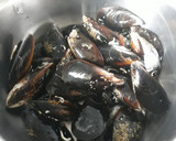 Foto del paso 1 de la receta: Mejillones rellenos de marisco
