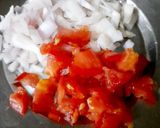 A picture of step 1 of Onion Tomato Omelette.