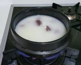 Hình bước làm 2 của món Canh Lòng Lợn Thần Tốc 순대국