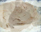 Foto del paso 4 de la receta: Pan Integral de Aceitunas Negras