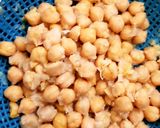 A picture of step 1 of Dahi Vada chana Chaat.