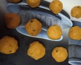 A picture of step 3 of Aloo Wara.
