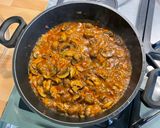 Une image de l'étape 13 de Nouilles aux crevettes et champignons au gingembre et curry.