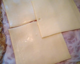 Foto del paso 3 de la receta: Bocaditos de tortilla francesa rellena de queso y pavo