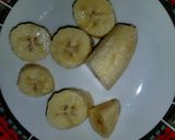 A picture of step 2 of Banana boost Shake.