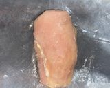 Foto del paso 3 de la receta: Roll de pechuga con jamón y queso
